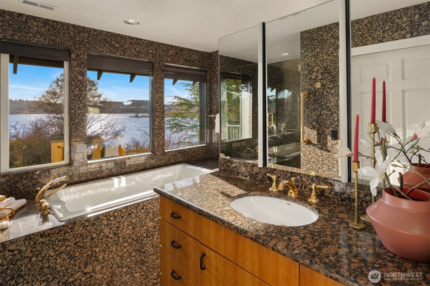 3925 NE Surber Drive , Seattle, WA 98105