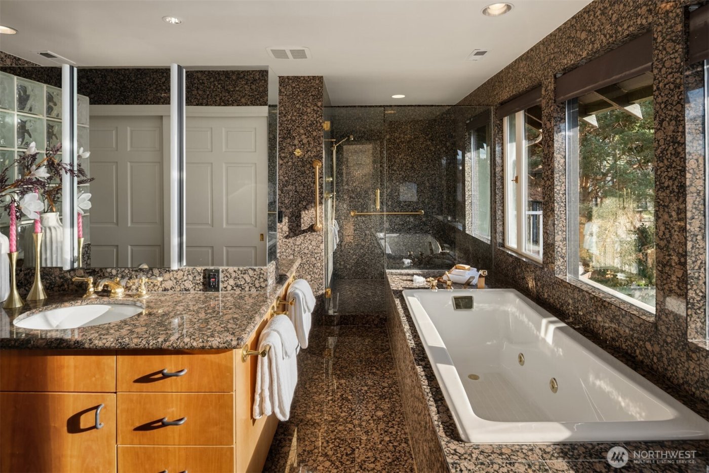 3925 NE Surber Drive , Seattle, WA 98105