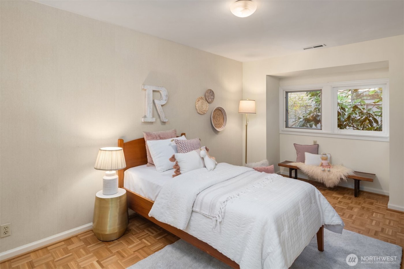 3925 NE Surber Drive , Seattle, WA 98105