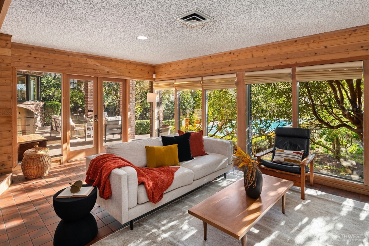 3925 NE Surber Drive , Seattle, WA 98105