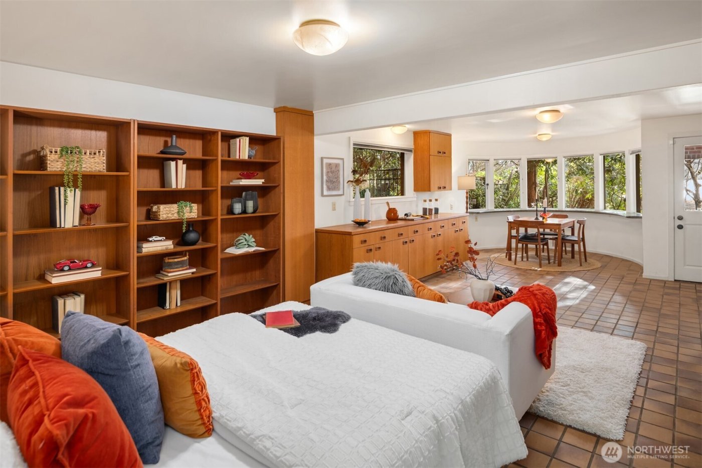 3925 NE Surber Drive , Seattle, WA 98105