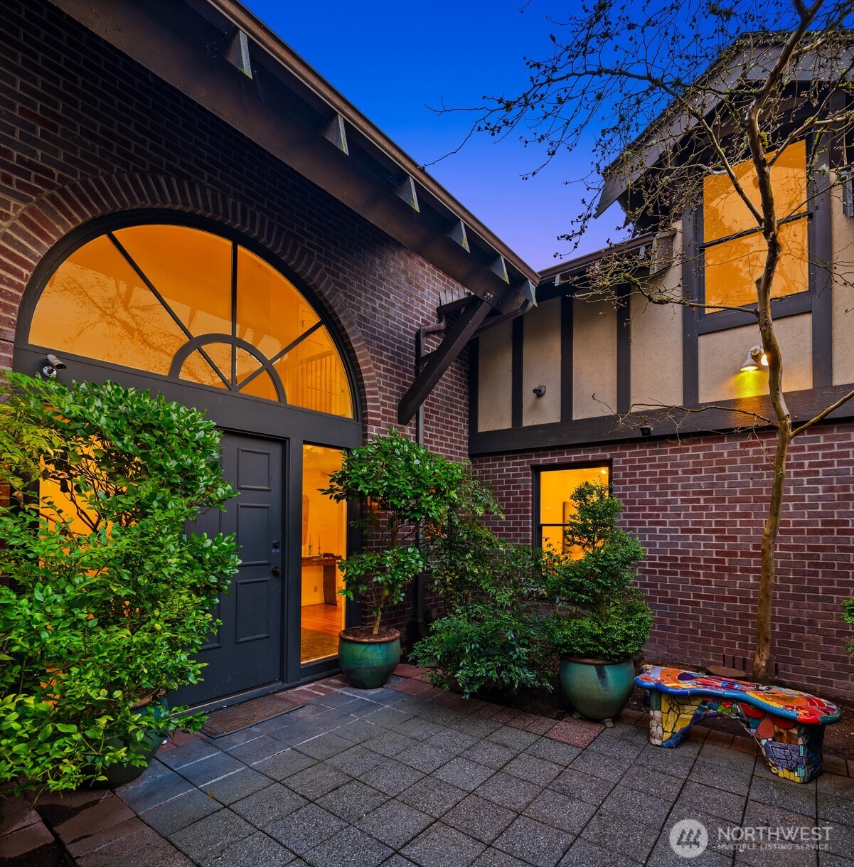 3925 NE Surber Drive , Seattle, WA 98105