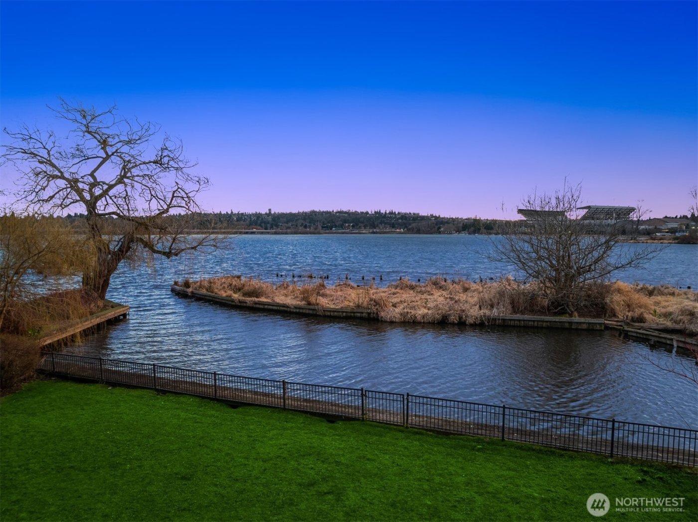 3925 NE Surber Drive , Seattle, WA 98105