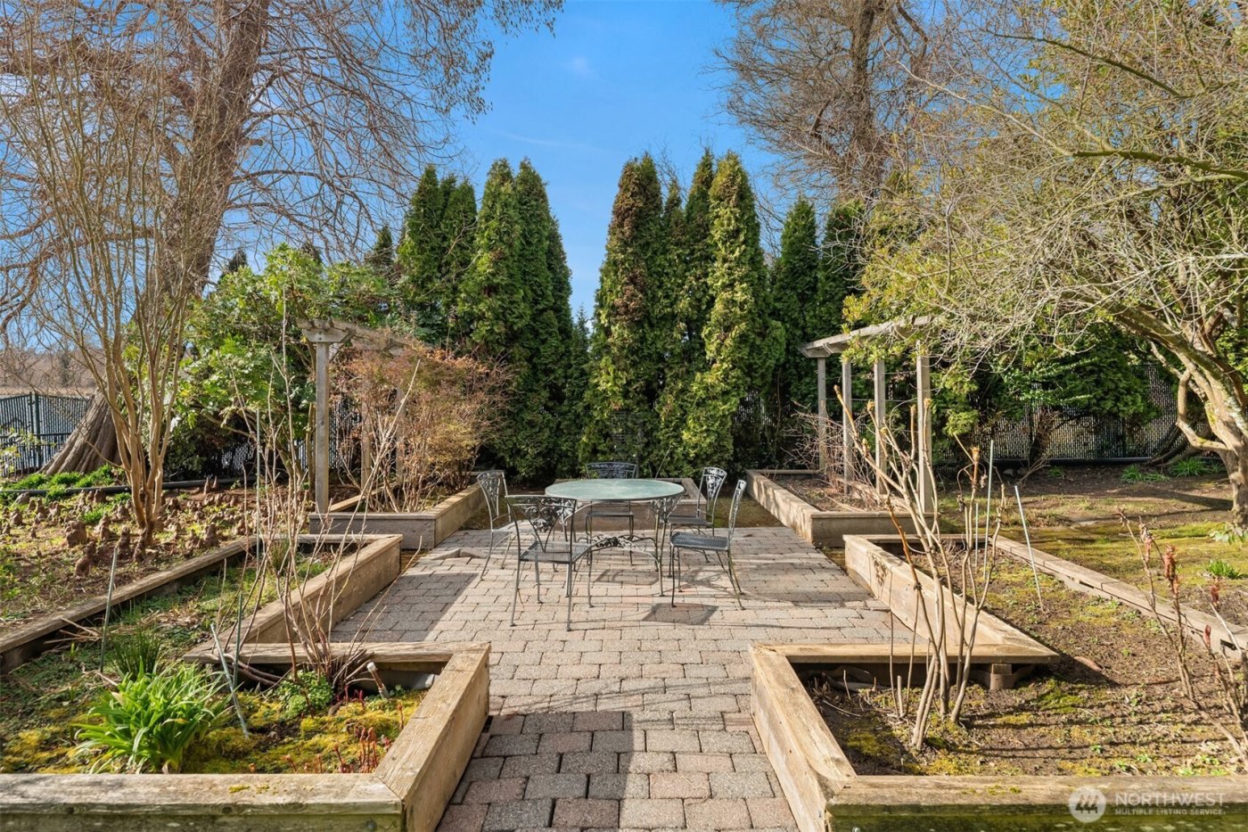 3925 NE Surber Drive , Seattle, WA 98105