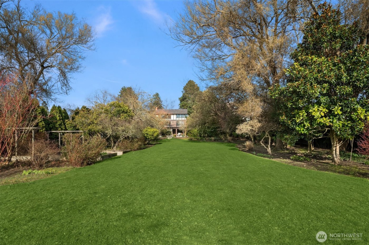 3925 NE Surber Drive , Seattle, WA 98105