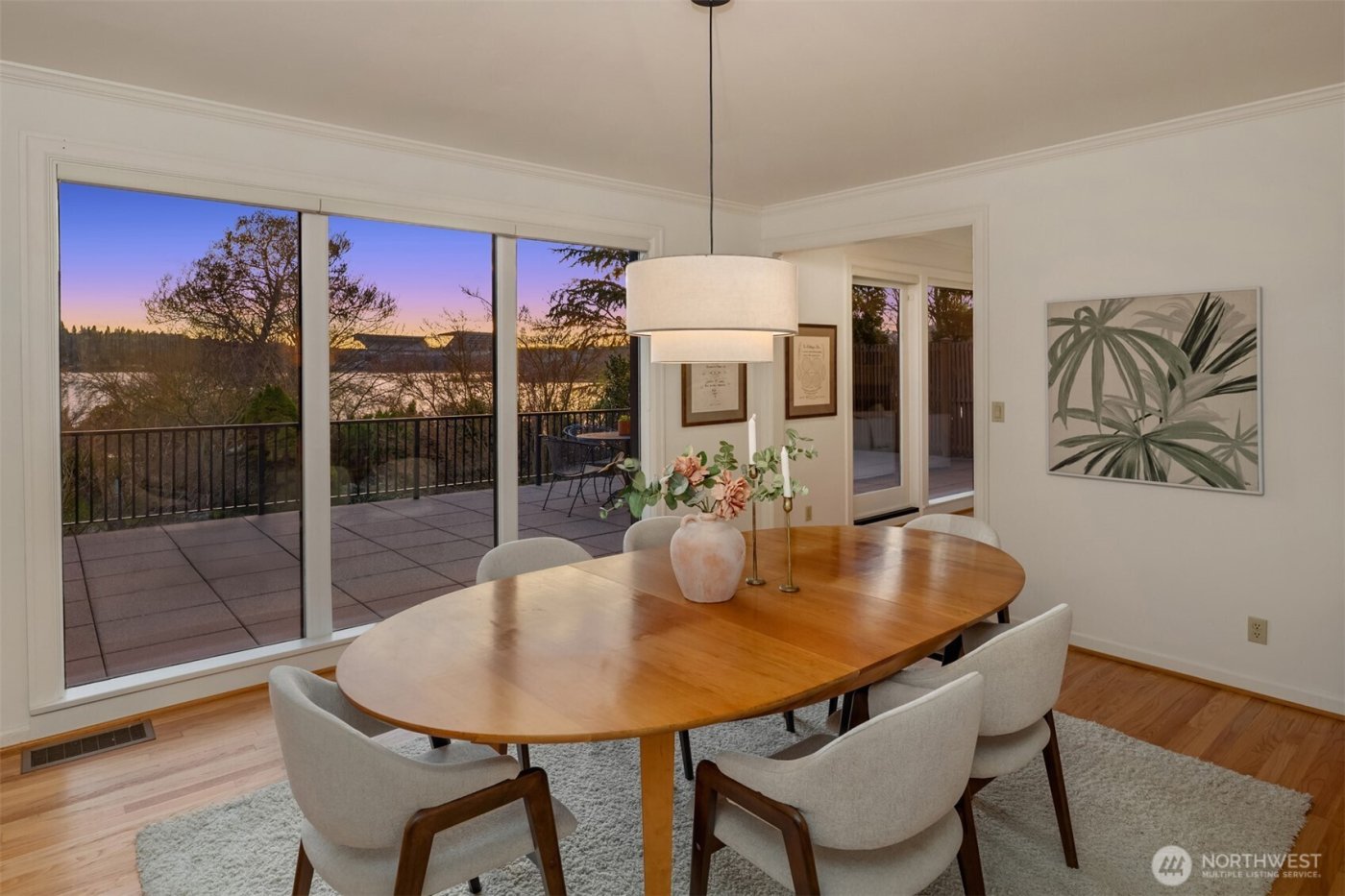 3925 NE Surber Drive , Seattle, WA 98105