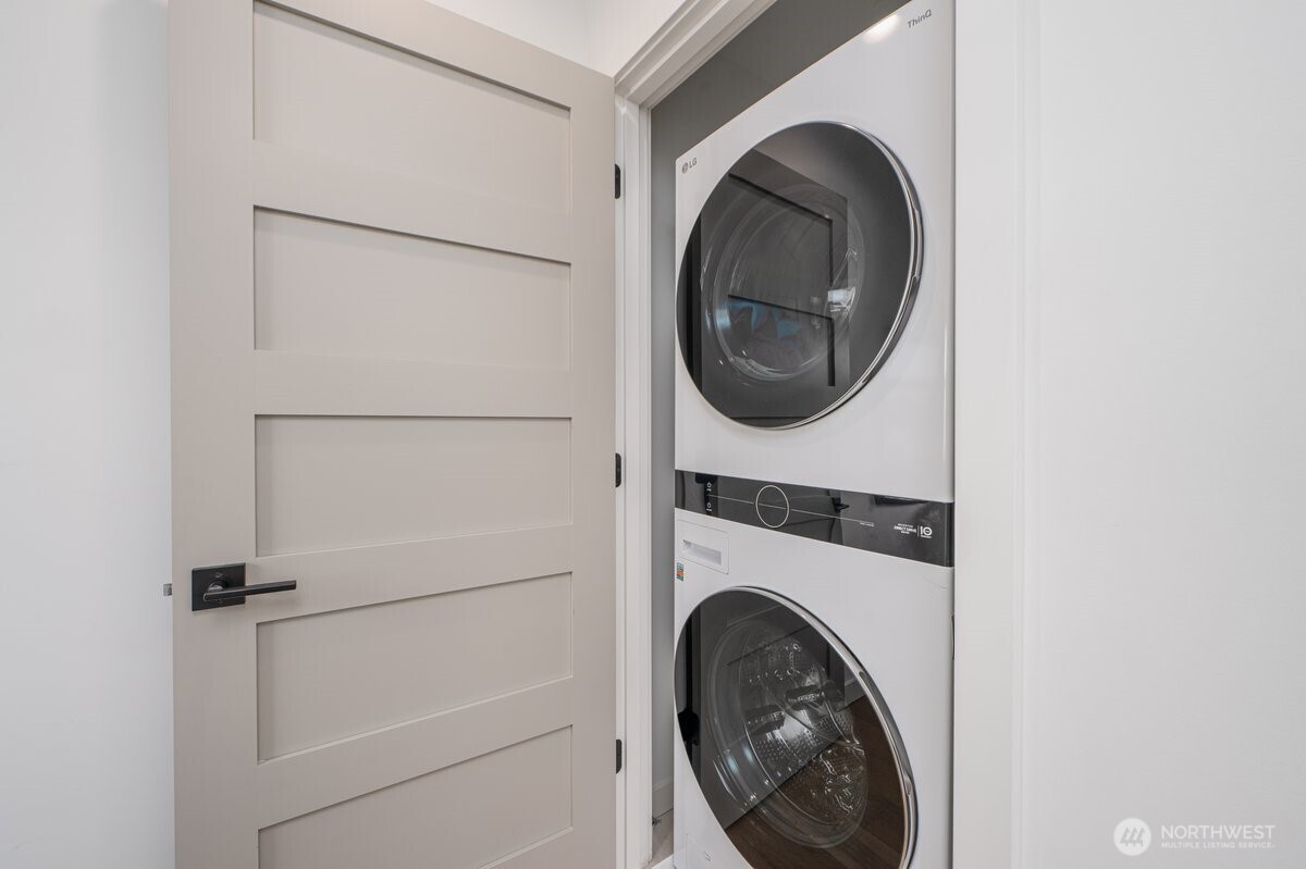 3015 61st Avenue SW #B, Seattle, WA 98116