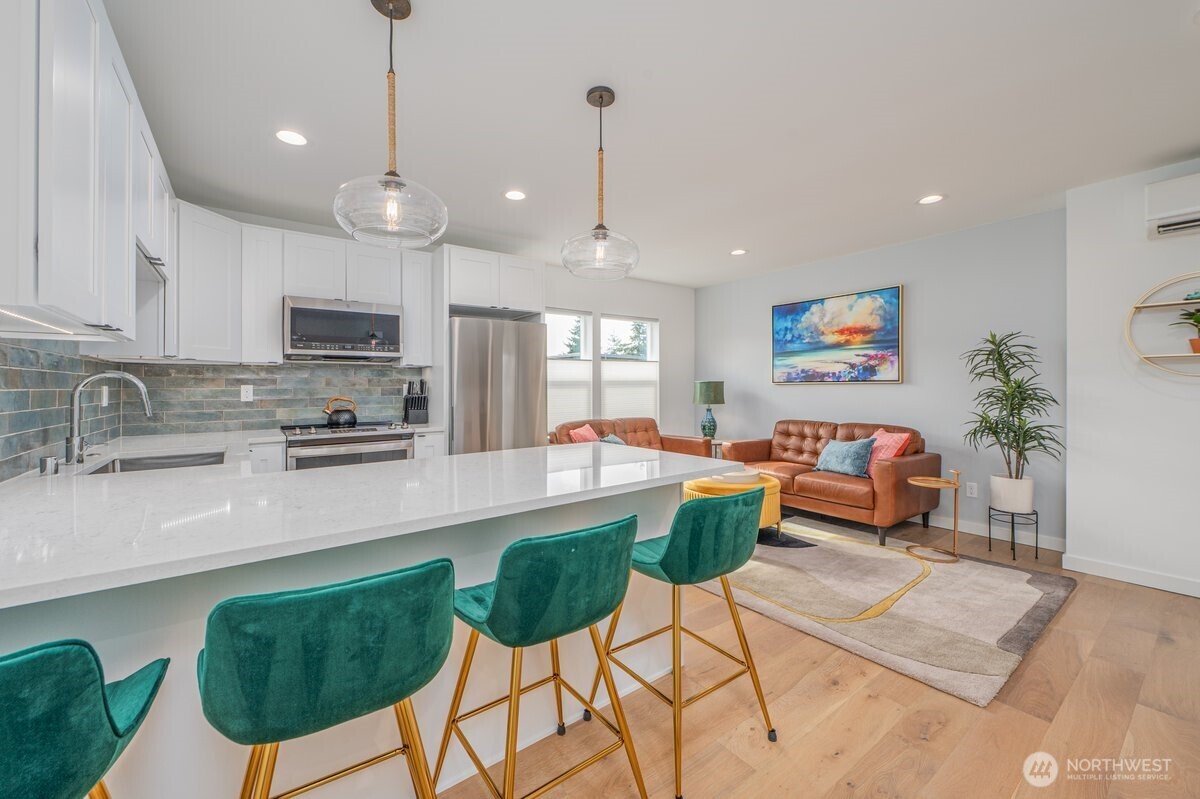 3015 61st Avenue SW #B, Seattle, WA 98116