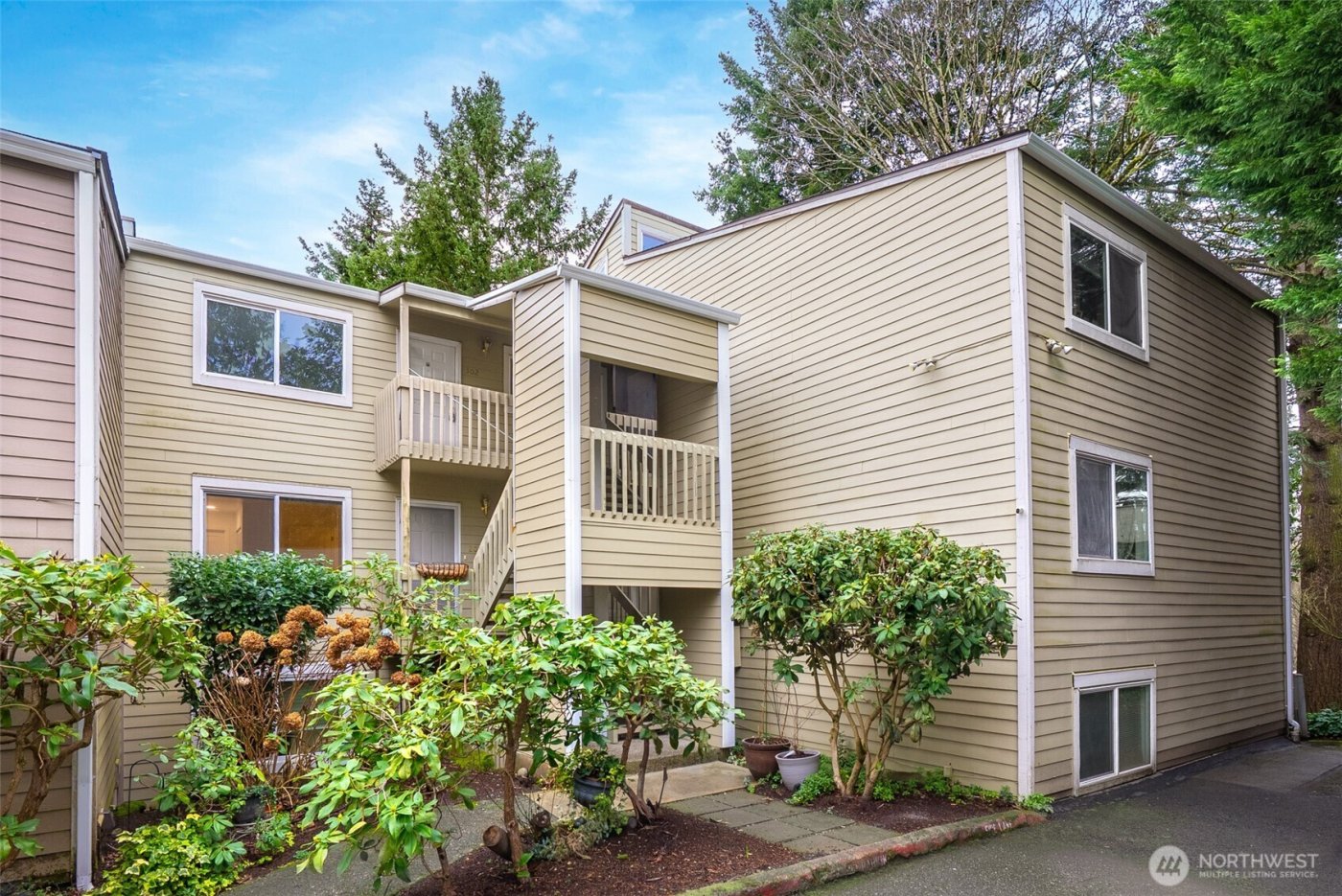 12003 100th Avenue NE #202, Kirkland, WA 98034