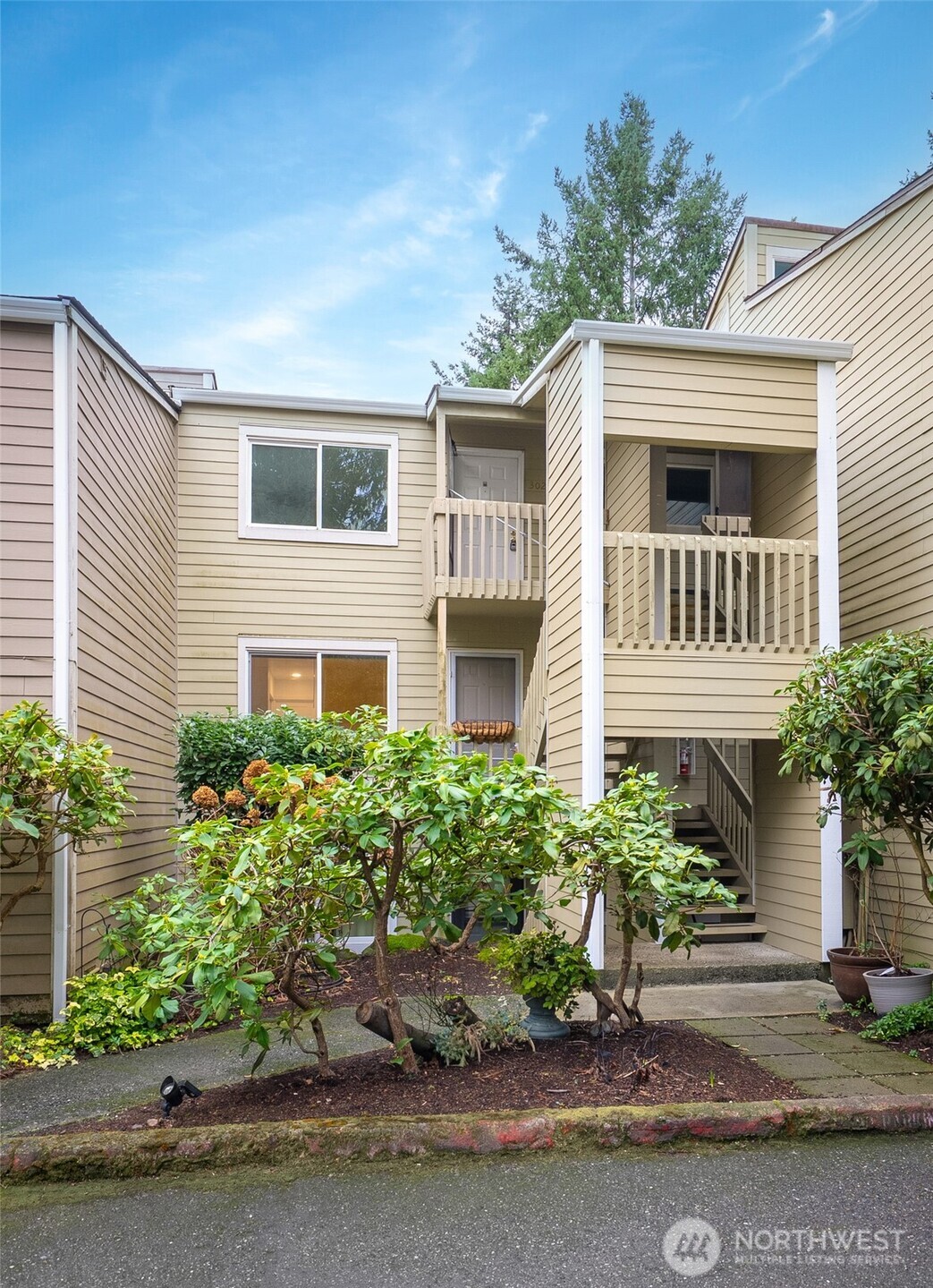 12003 100th Avenue NE #202, Kirkland, WA 98034