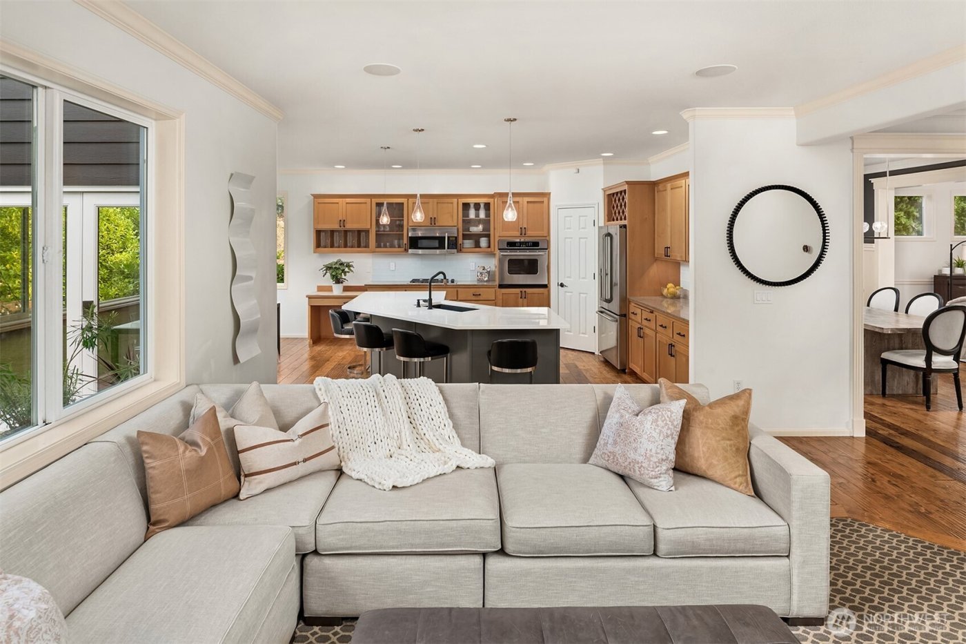 10414 SE 13th Street , Bellevue, WA 98004