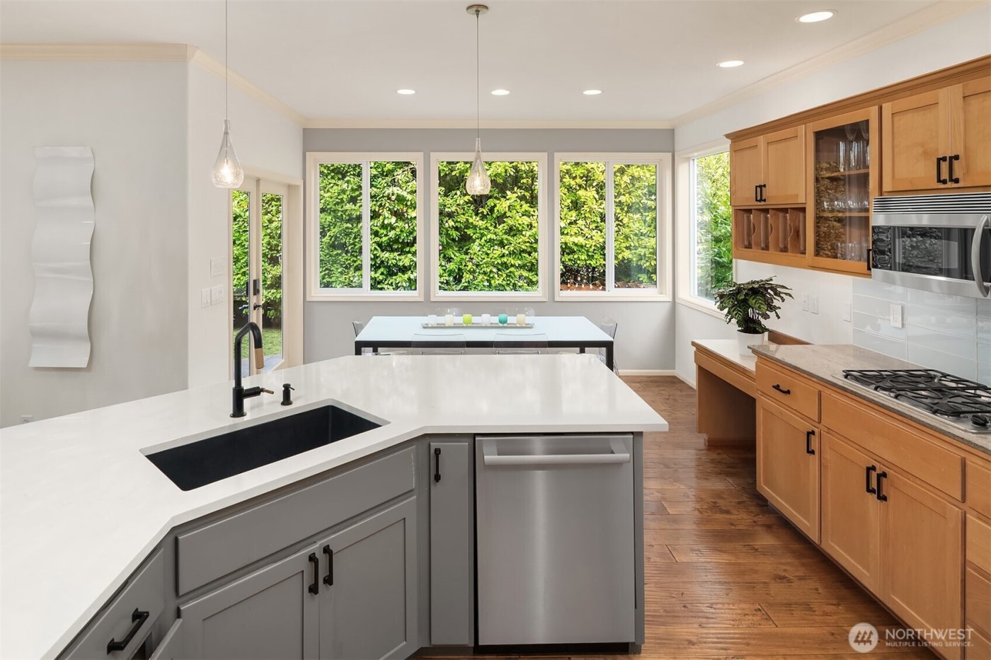 10414 SE 13th Street , Bellevue, WA 98004