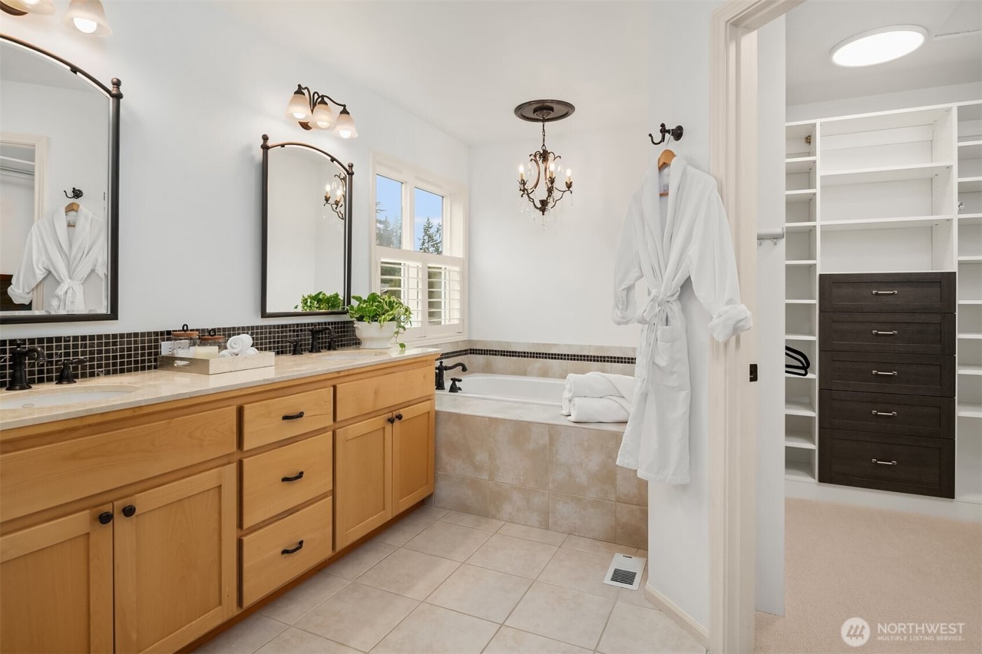 10414 SE 13th Street , Bellevue, WA 98004