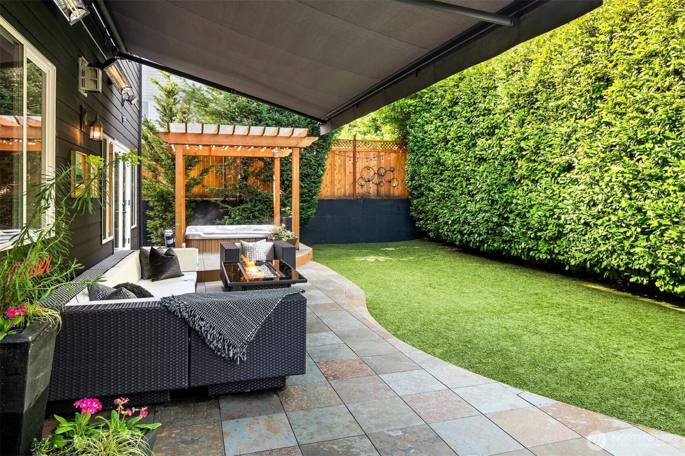 10414 SE 13th Street , Bellevue, WA 98004