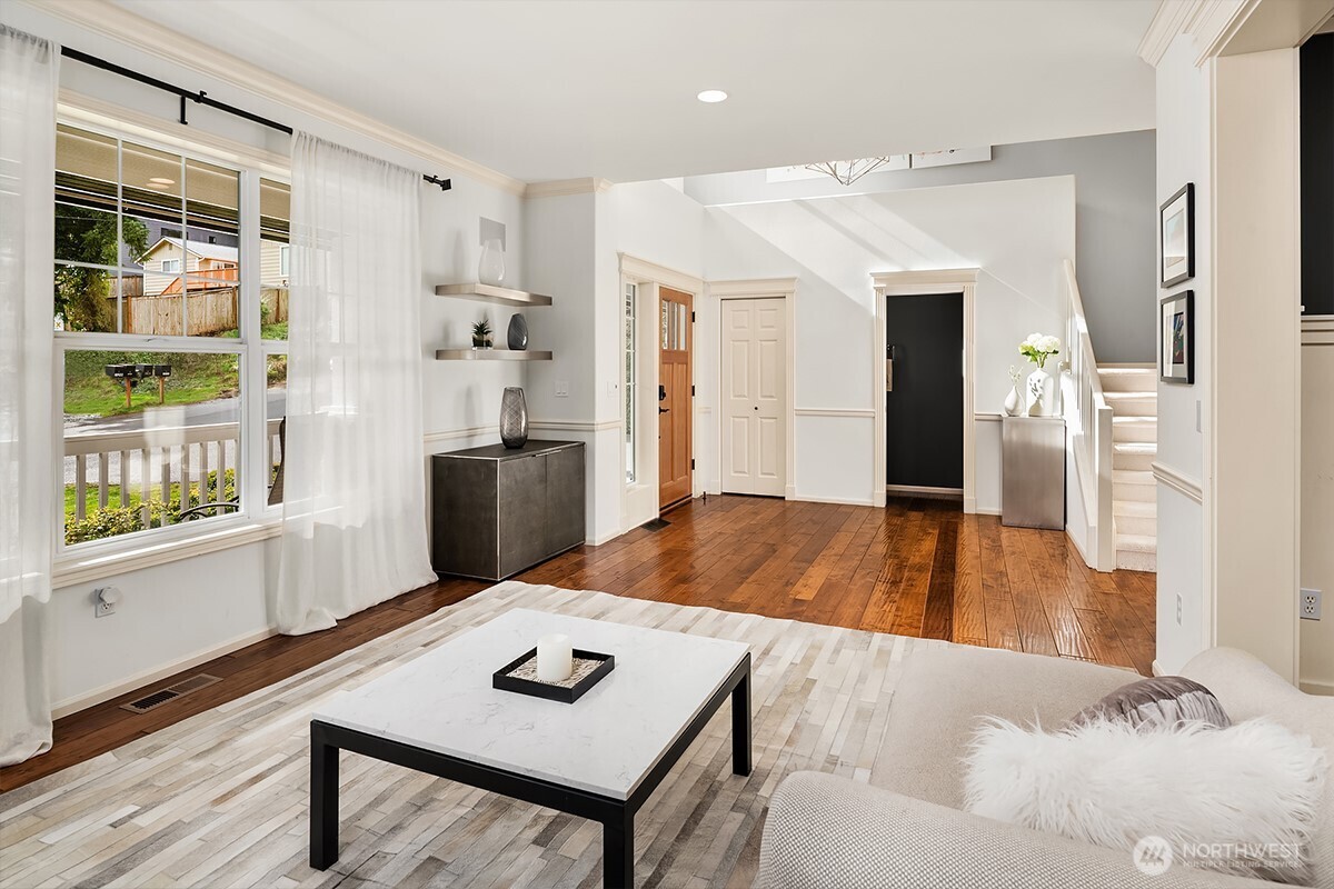 10414 SE 13th Street , Bellevue, WA 98004