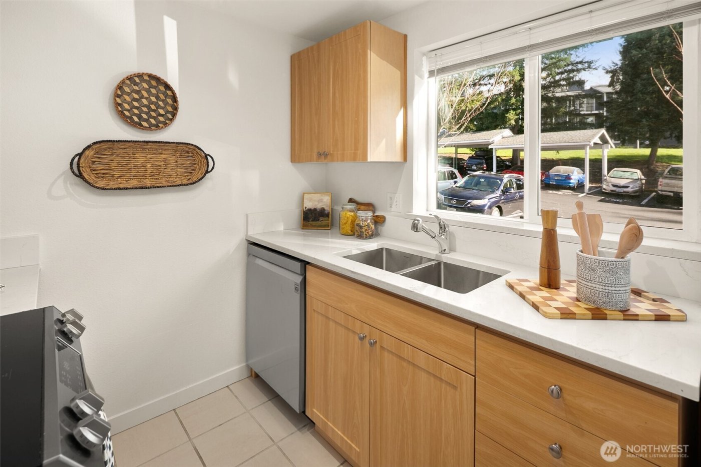 14210 NE 181st Place #M202, Woodinville, WA 98072