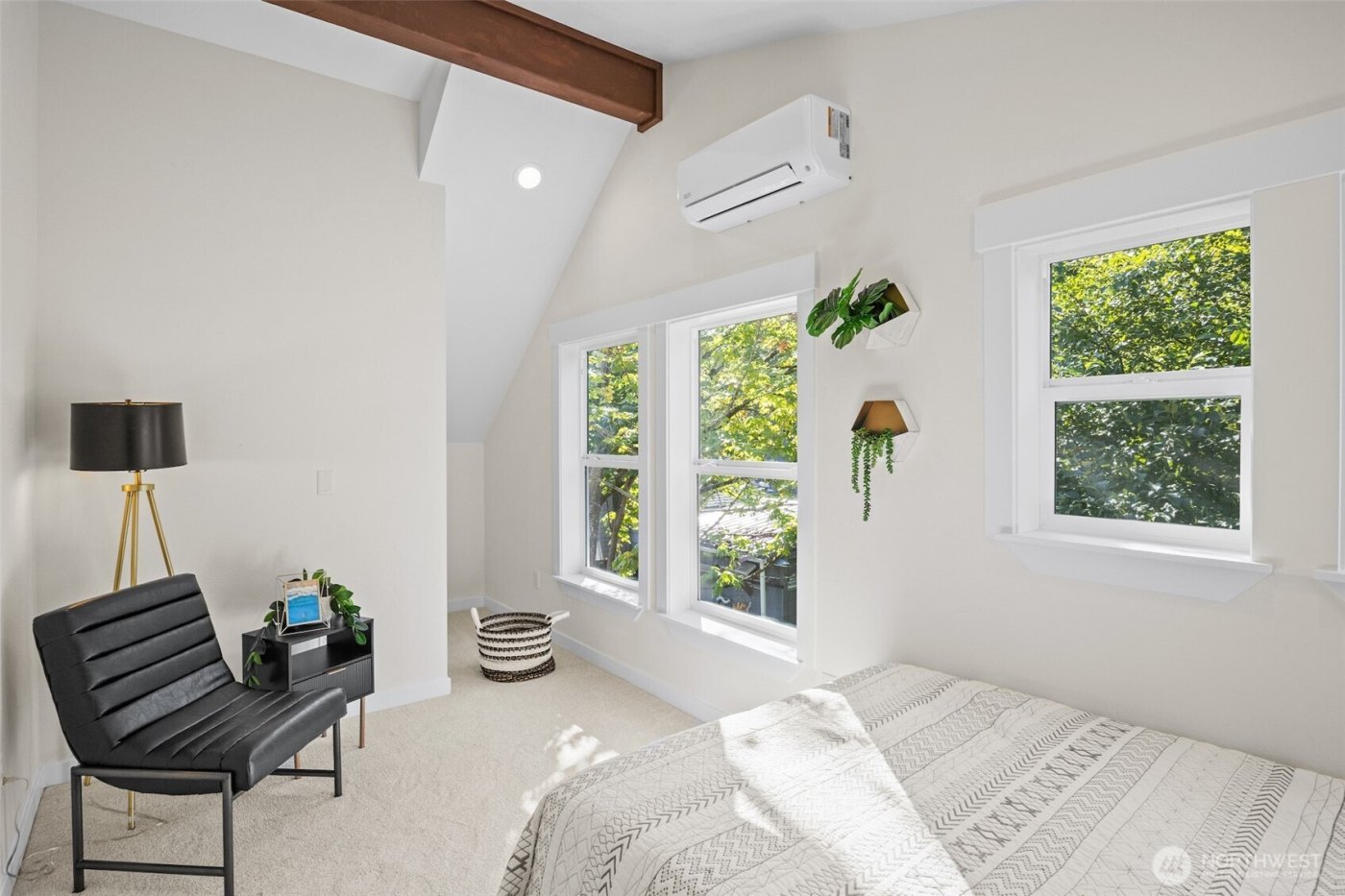 9545 Wallingford Avenue N, Seattle, WA 98103