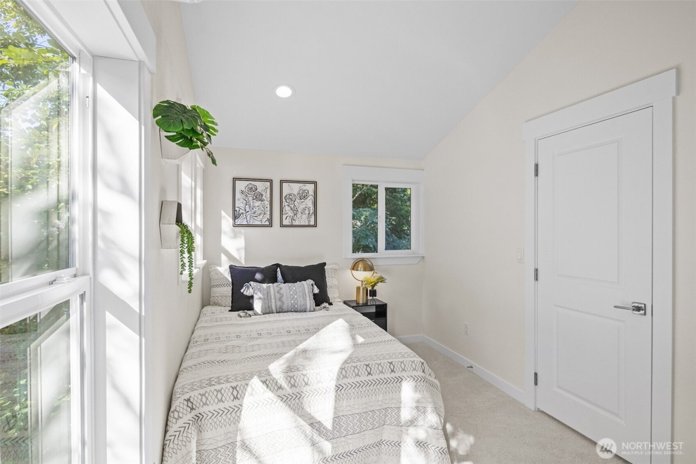 9545 Wallingford Avenue N, Seattle, WA 98103