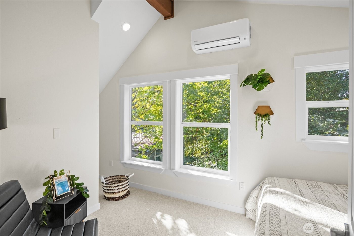 9545 Wallingford Avenue N, Seattle, WA 98103