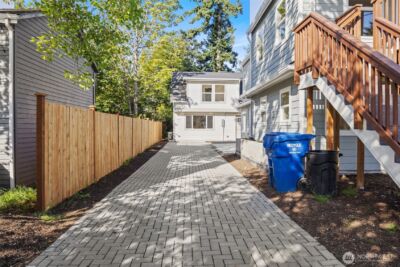 9545 Wallingford Avenue N, Seattle, WA 98103 - Photo 2