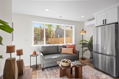 9545 Wallingford Avenue N, Seattle, WA 98103 - Photo 7