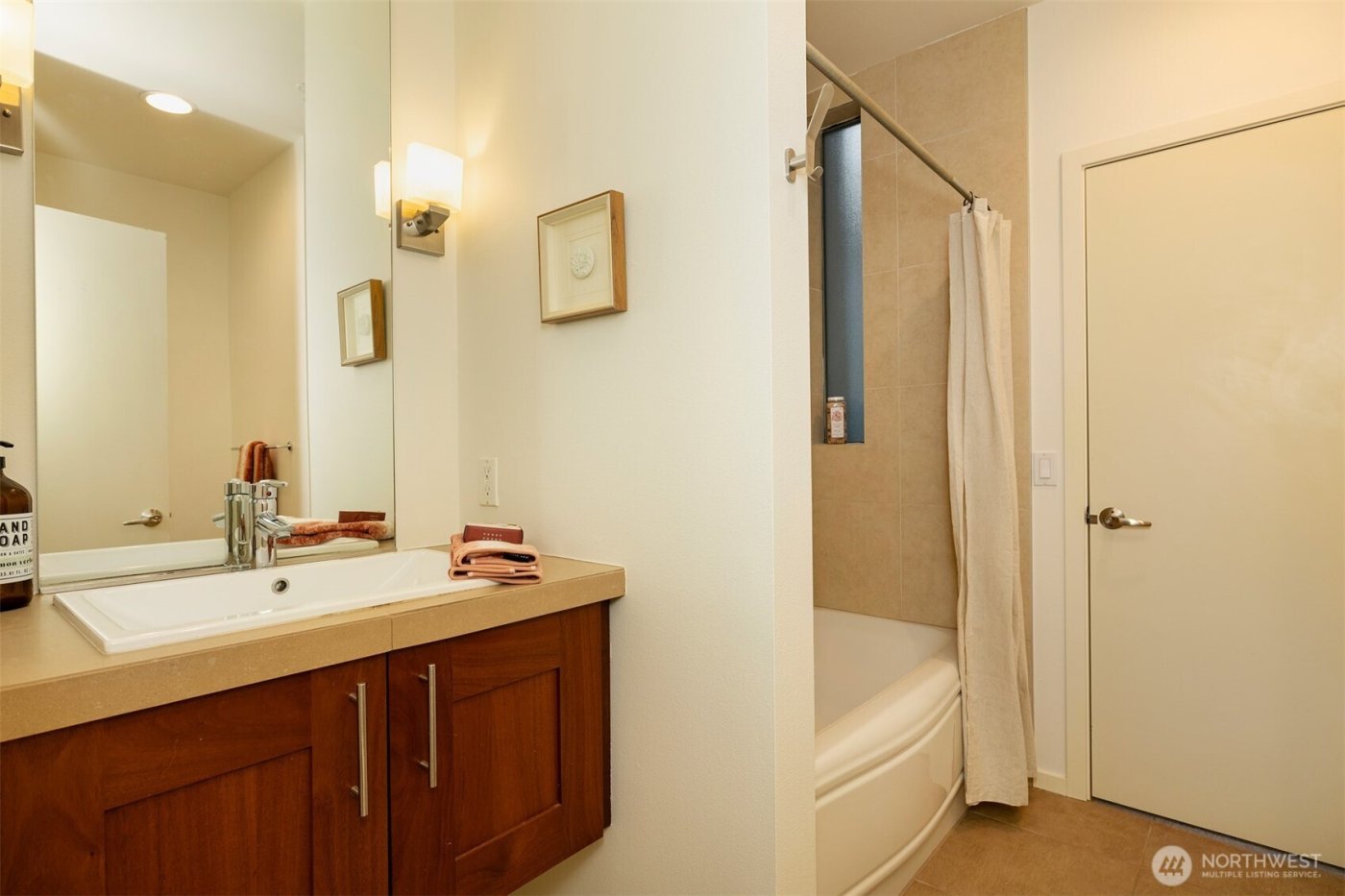 1810 11th Avenue #A, Seattle, WA 98122