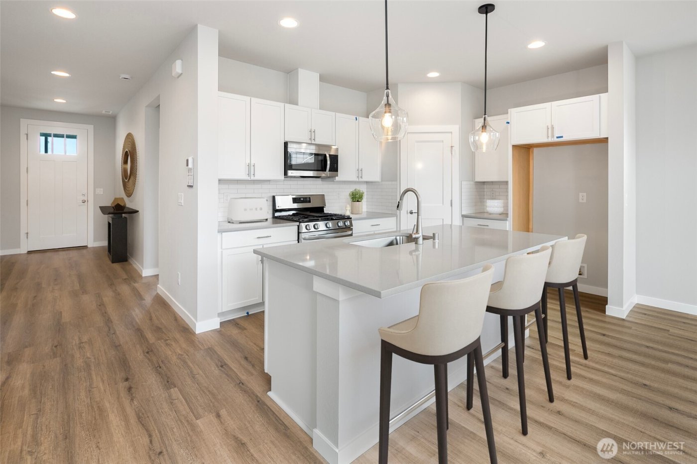 586 SW 97th St #3, Seattle, WA 98106