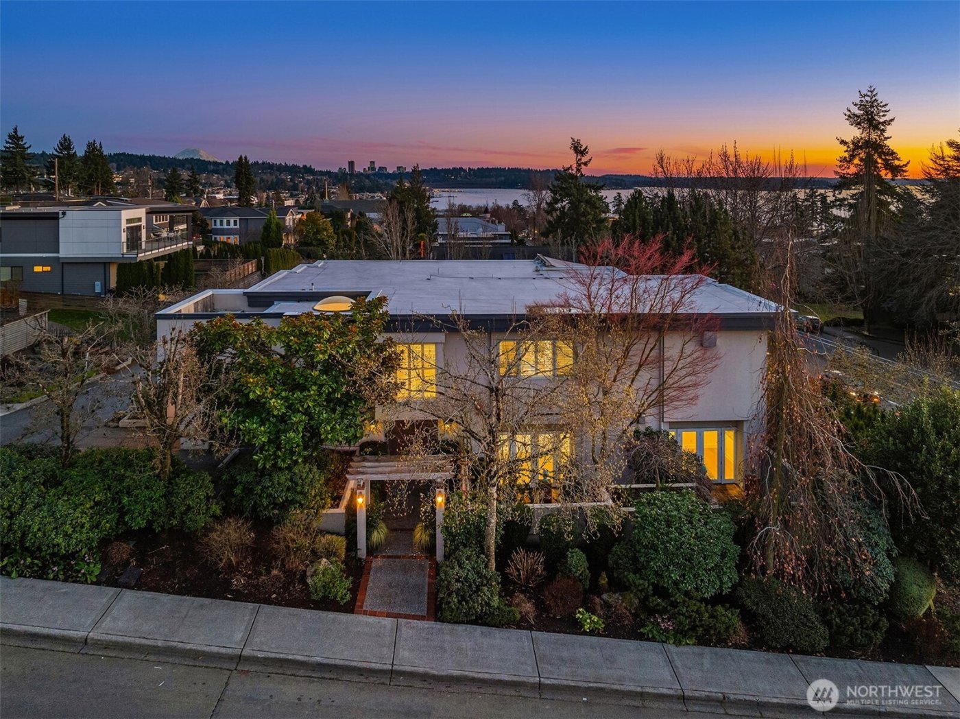7 10th Avenue , Kirkland, WA 98033