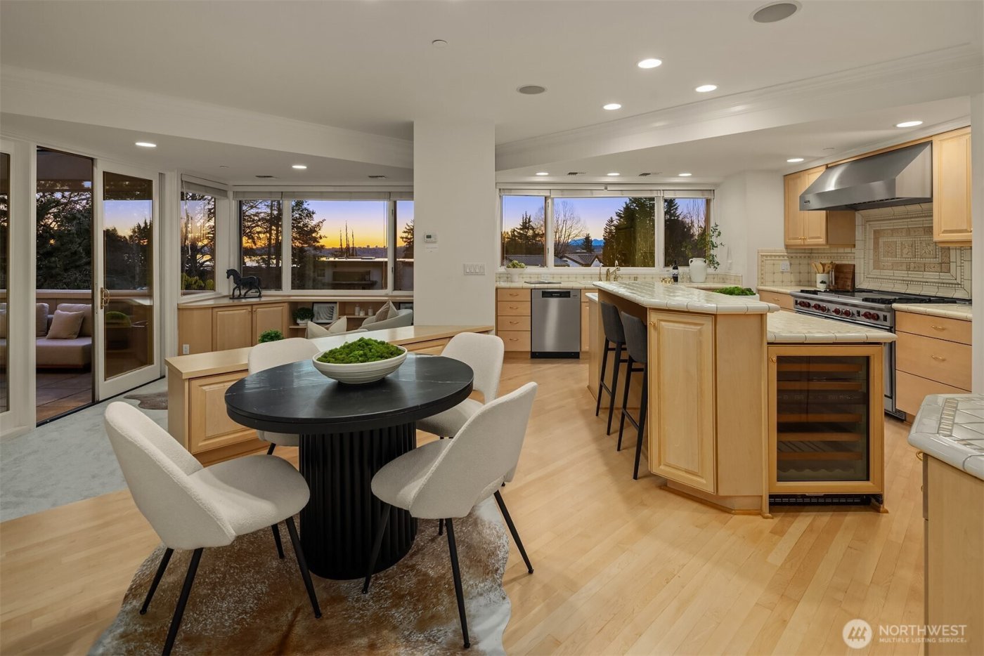 7 10th Avenue , Kirkland, WA 98033