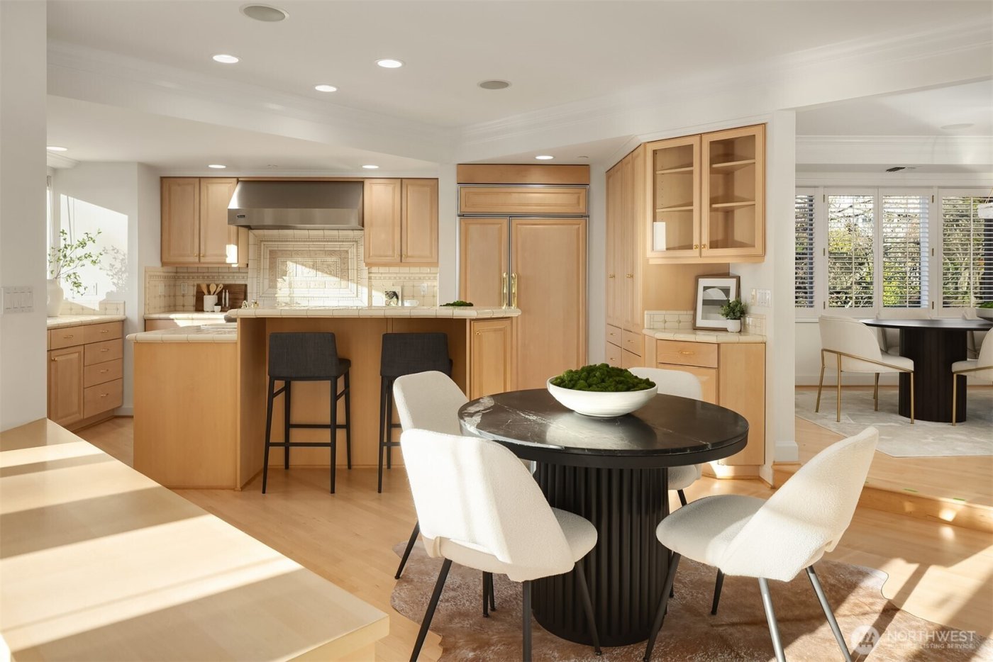 7 10th Avenue , Kirkland, WA 98033