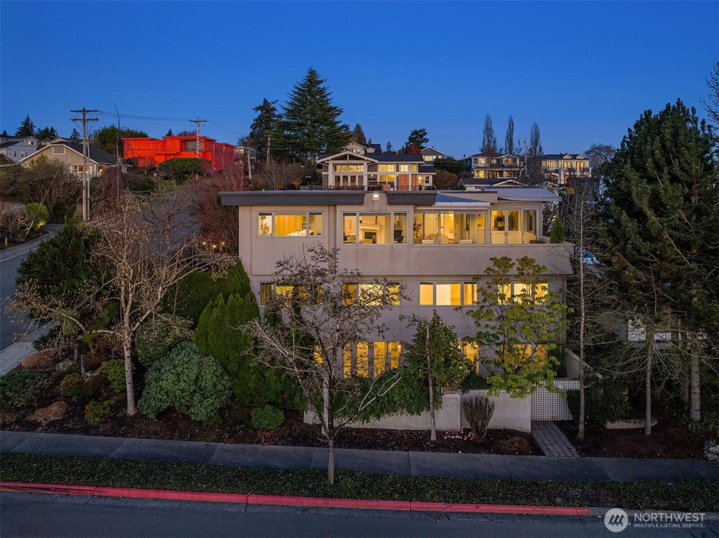 7 10th Avenue , Kirkland, WA 98033