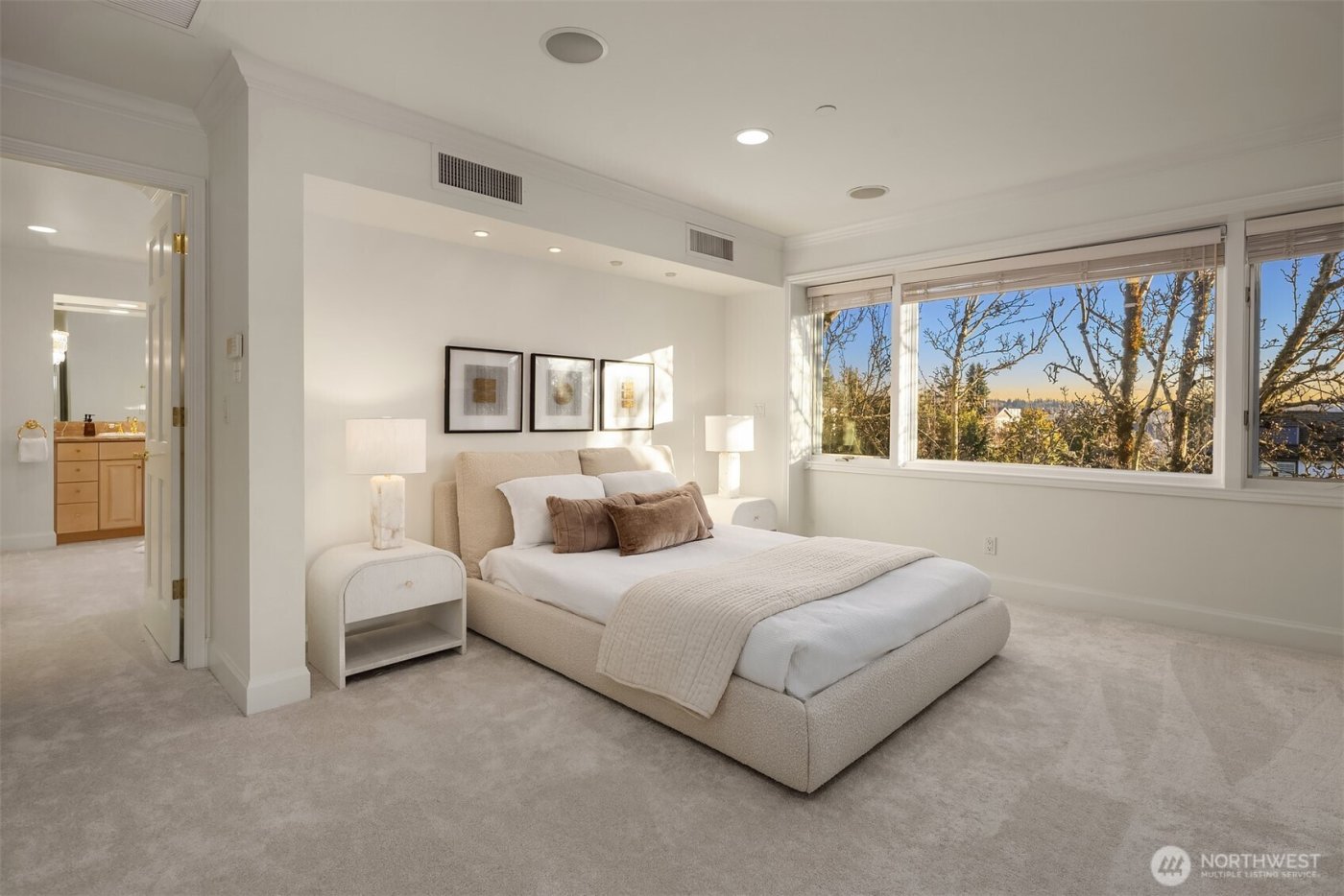 7 10th Avenue , Kirkland, WA 98033