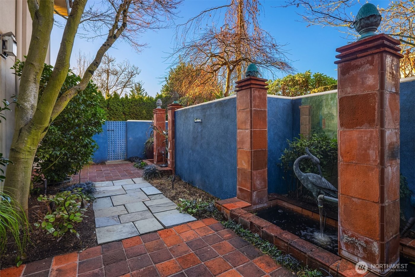 7 10th Avenue , Kirkland, WA 98033