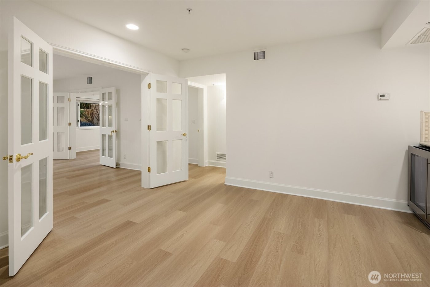 7 10th Avenue , Kirkland, WA 98033