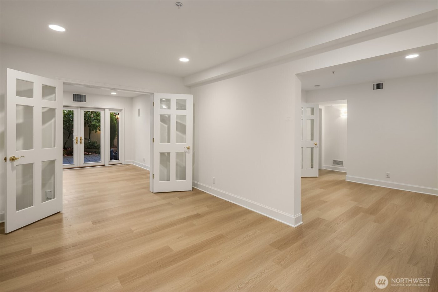 7 10th Avenue , Kirkland, WA 98033