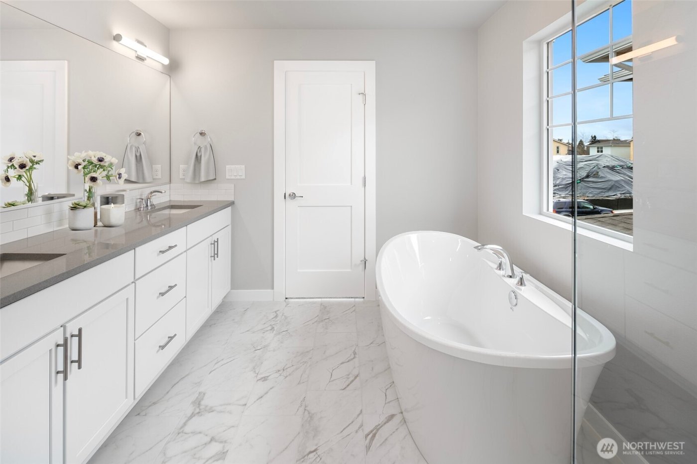 592 SW 97th Street #2, Seattle, WA 98106