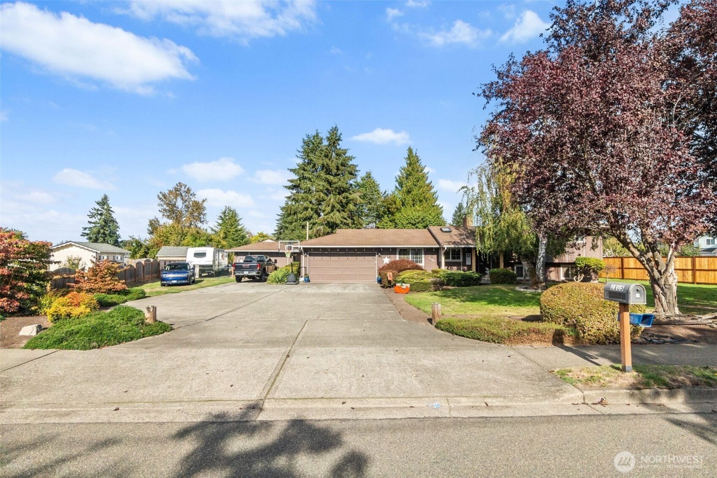 2105 W Stewart , Puyallup, WA 98371