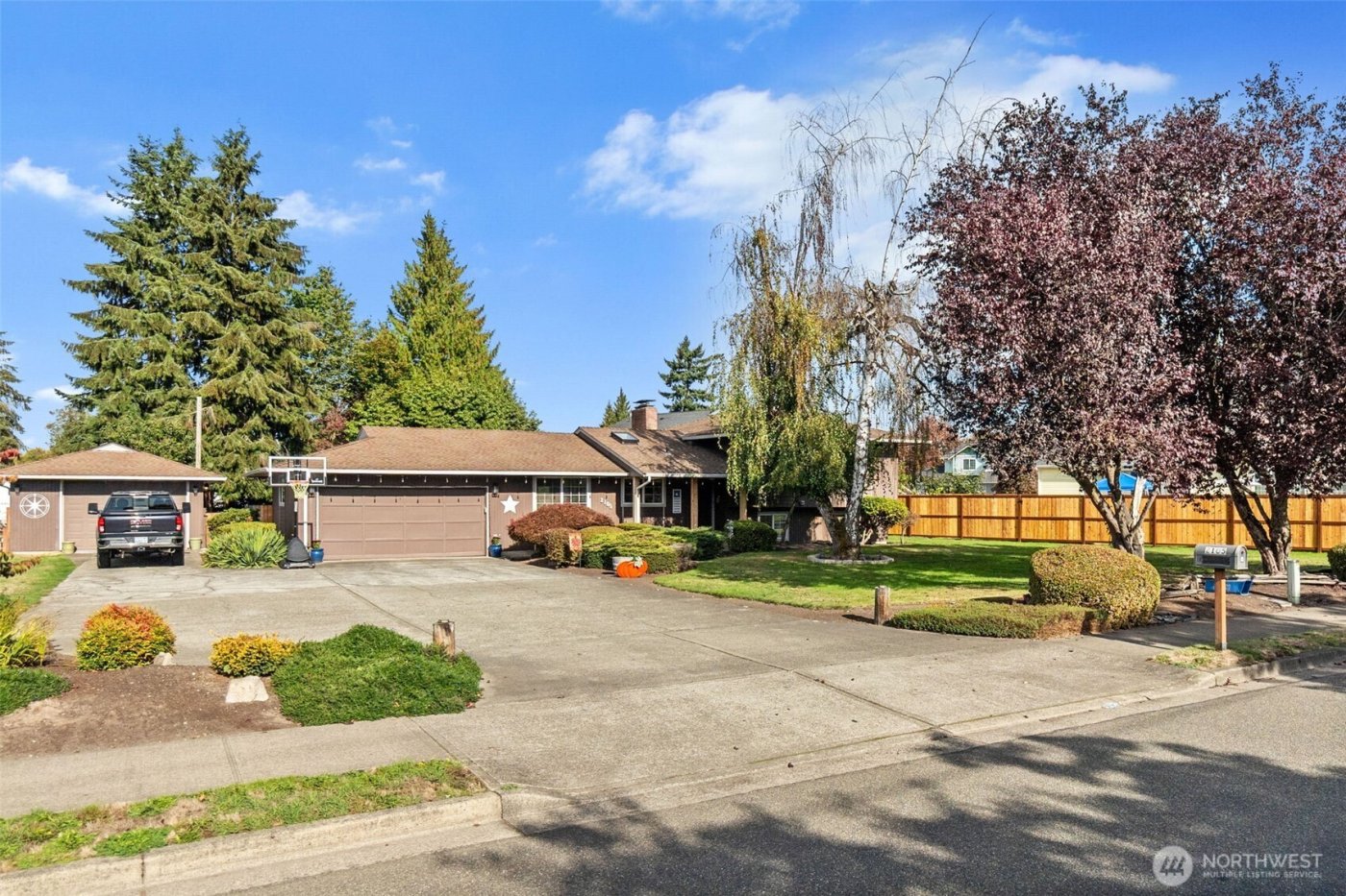 2105 W Stewart , Puyallup, WA 98371