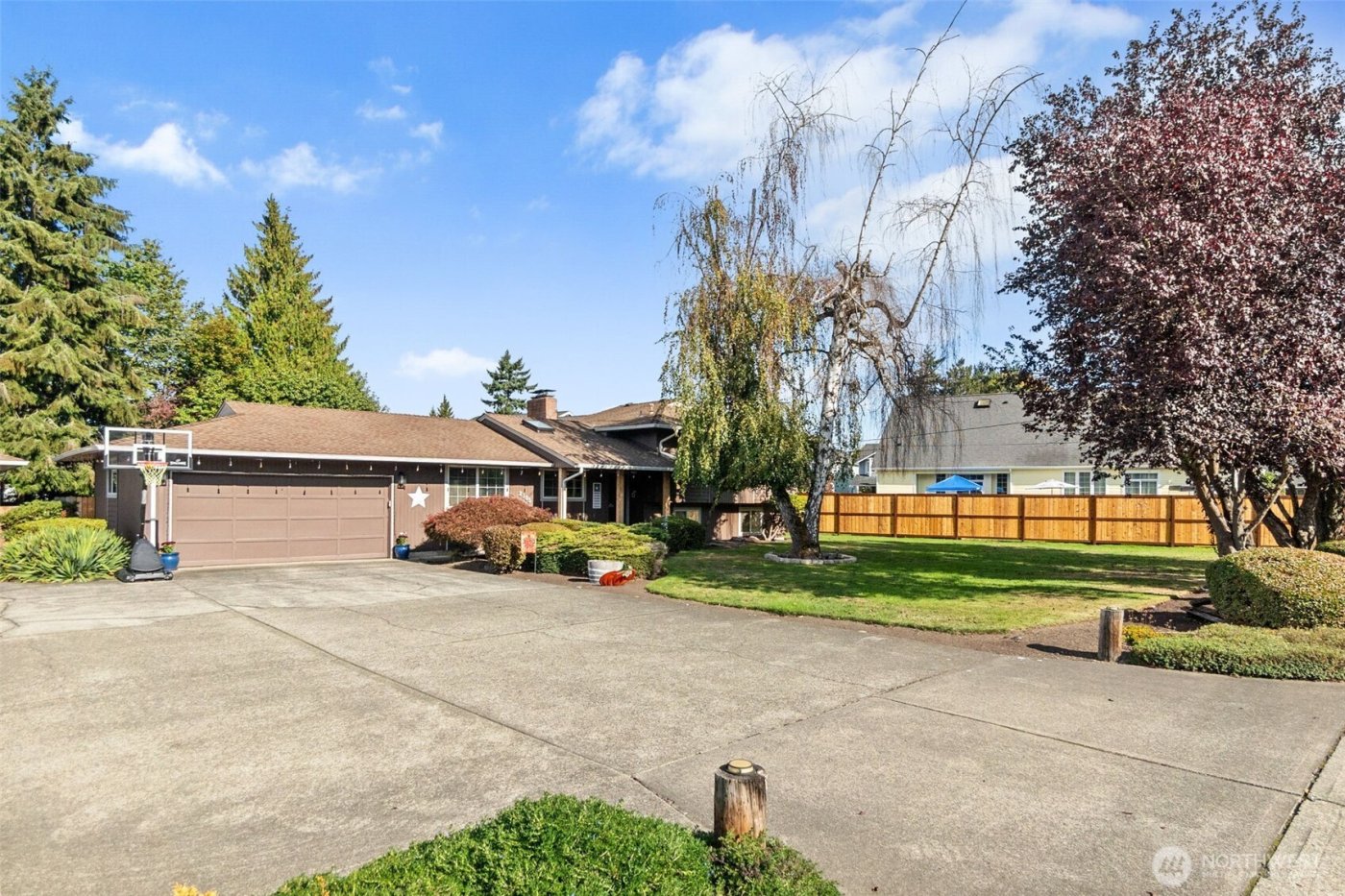 2105 W Stewart , Puyallup, WA 98371
