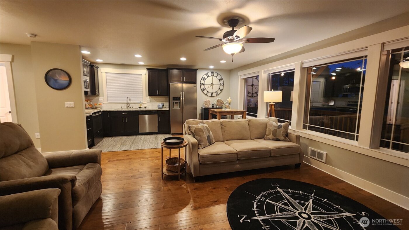 136 Pacific Boulevard NW, Ocean Shores, WA 98569