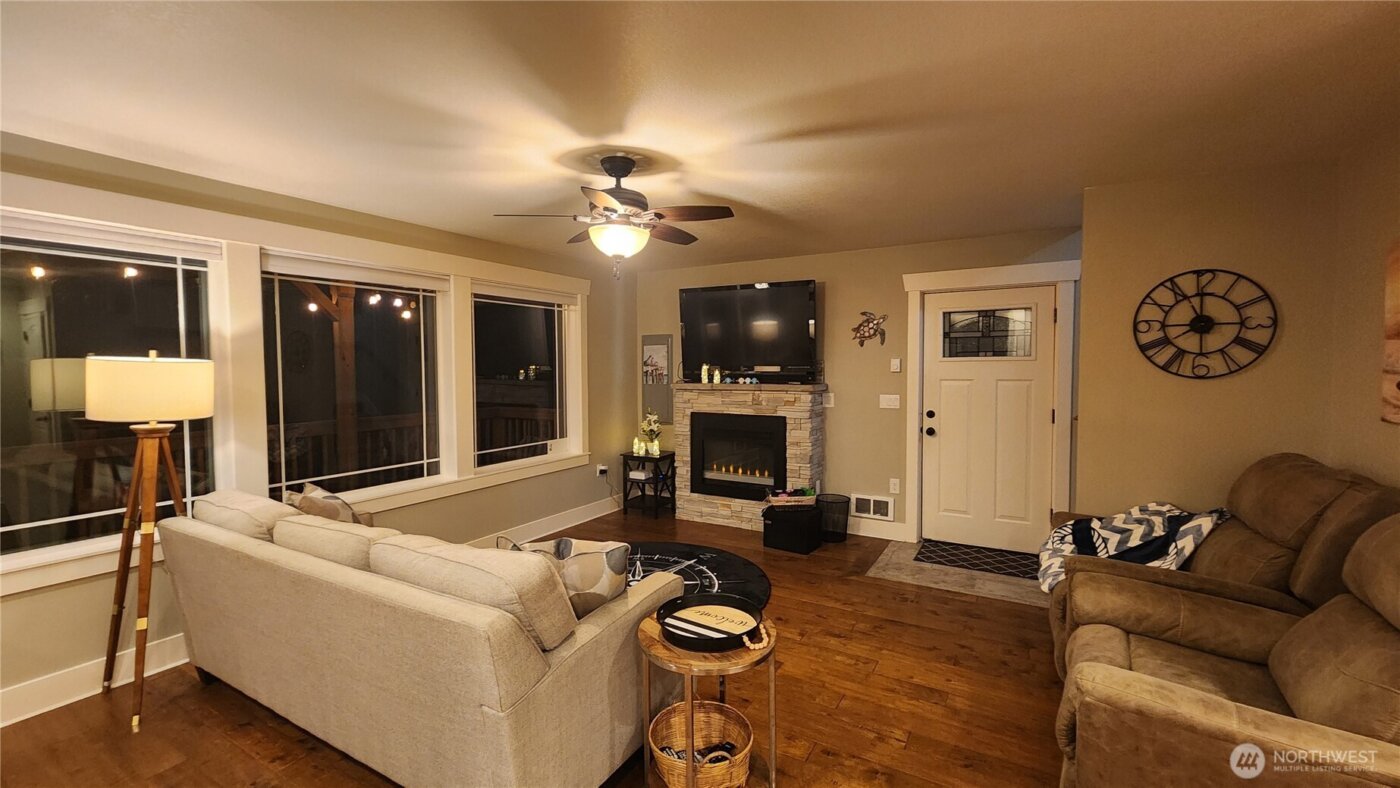 136 Pacific Boulevard NW, Ocean Shores, WA 98569