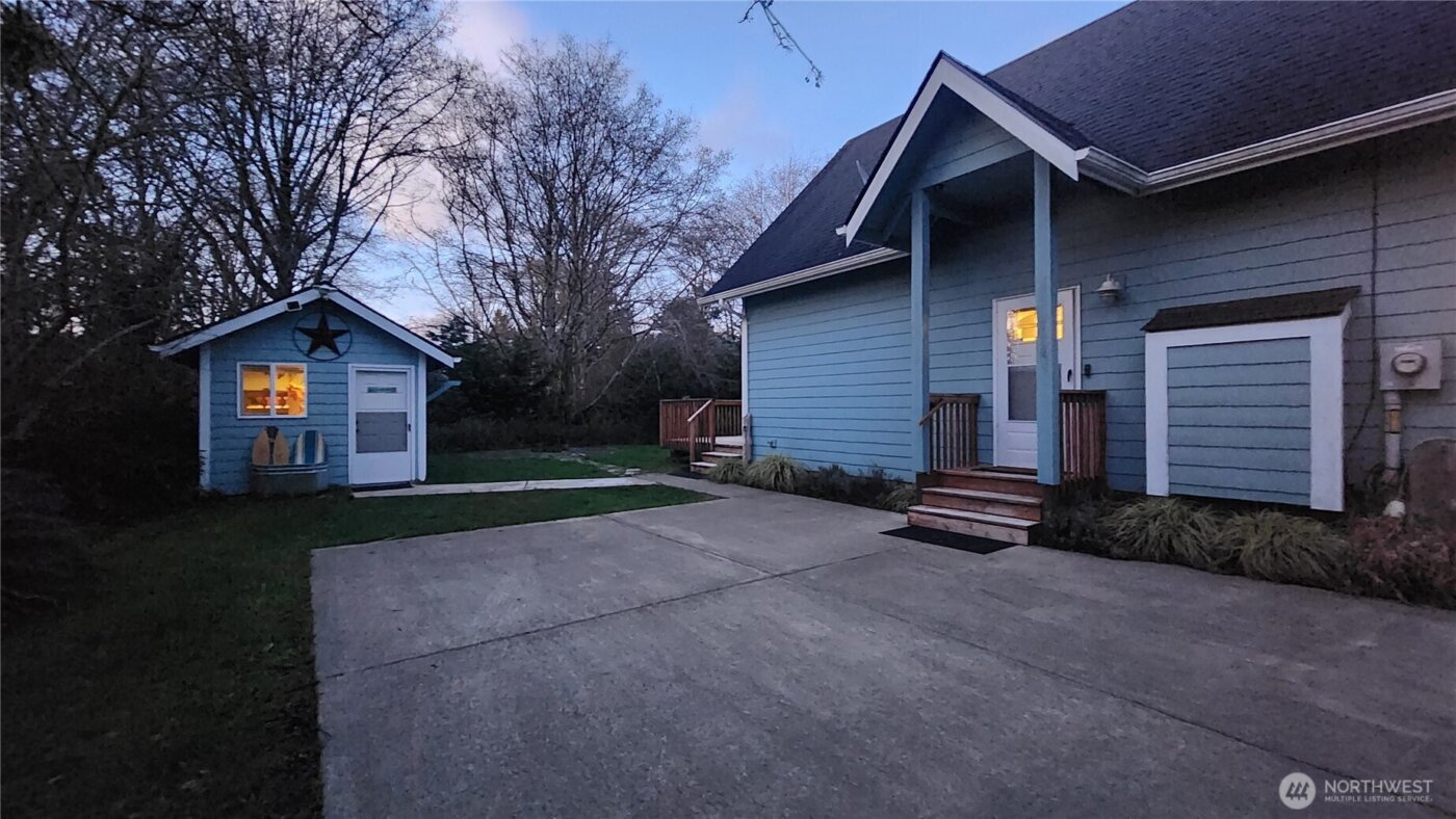 136 Pacific Boulevard NW, Ocean Shores, WA 98569