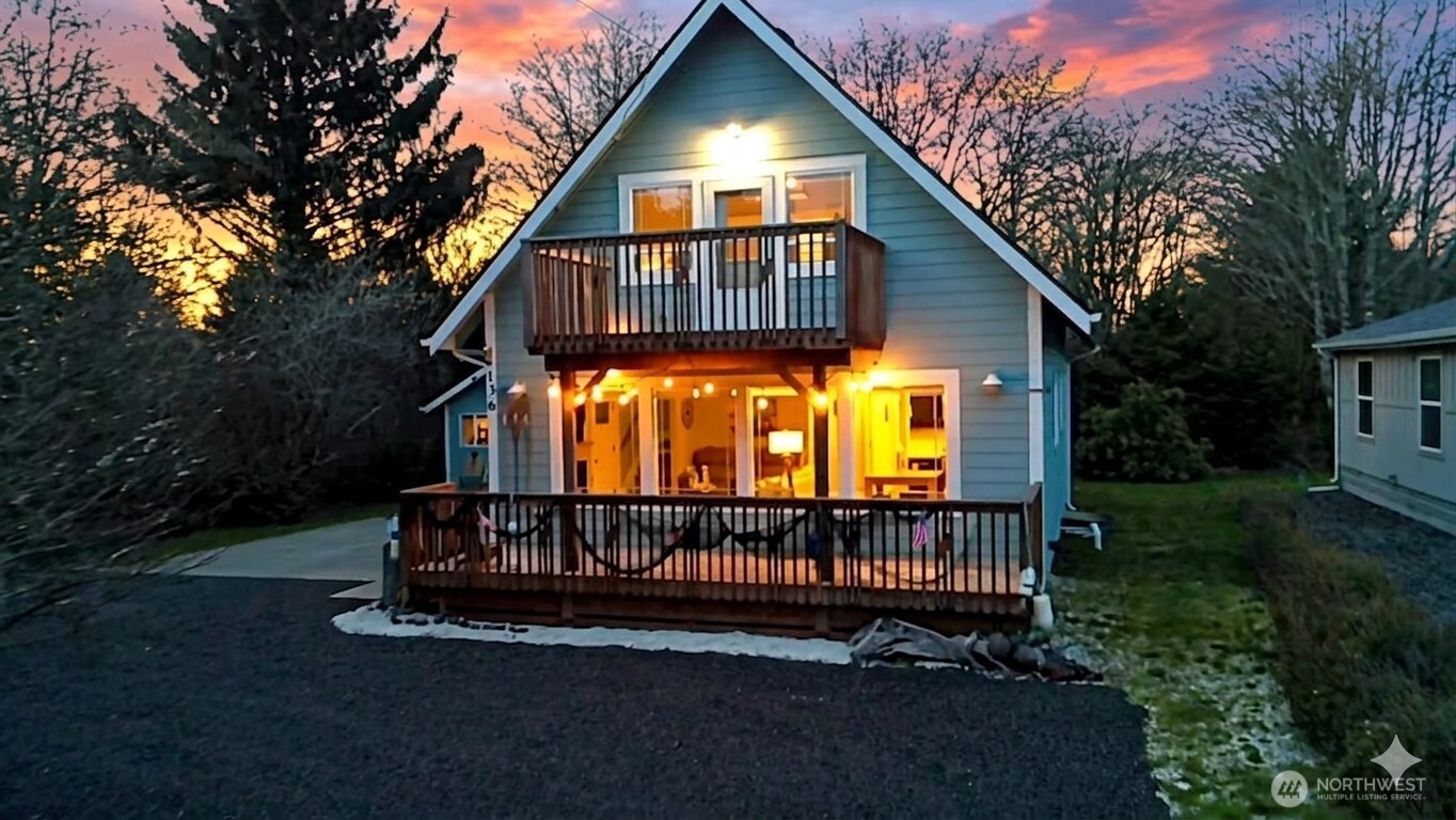 136 Pacific Boulevard NW, Ocean Shores, WA 98569