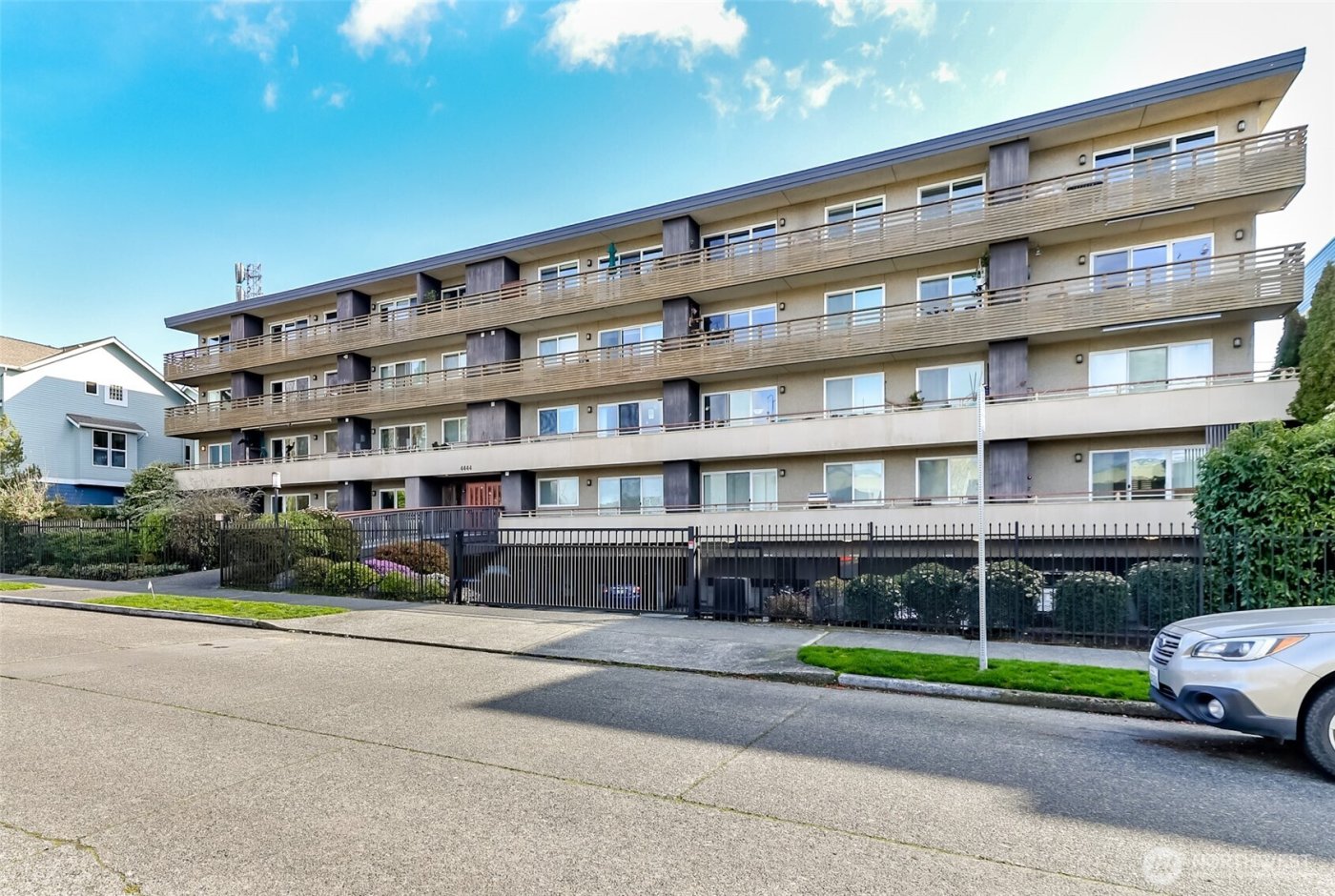 4444 44th Avenue SW #405, Seattle, WA 98116