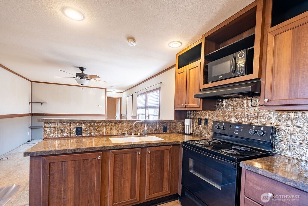 225 NE Ernst #25, Oak Harbor, WA 98277