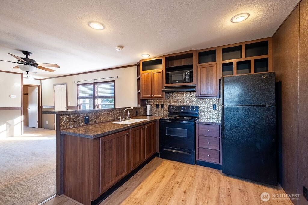 225 NE Ernst #25, Oak Harbor, WA 98277