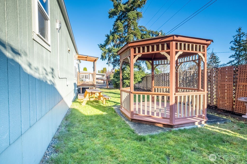 225 NE Ernst #25, Oak Harbor, WA 98277