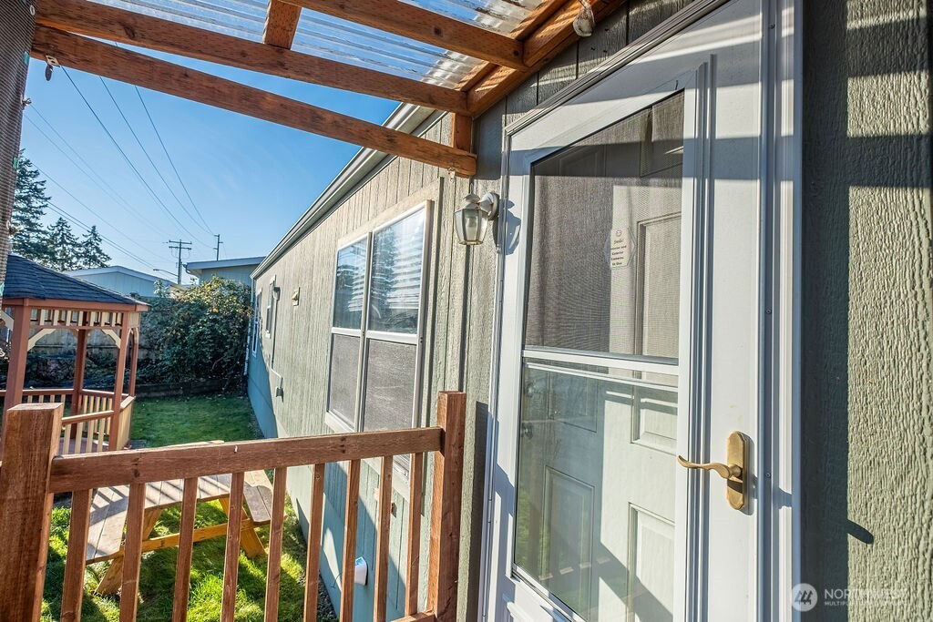 225 NE Ernst #25, Oak Harbor, WA 98277