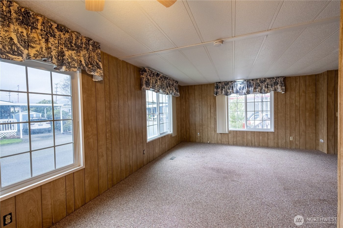 225 NE Ernst ##49, Oak Harbor, WA 98277