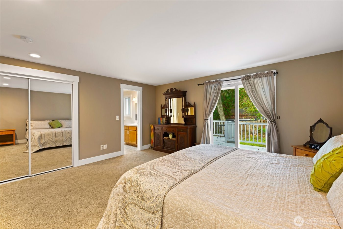 752 Tillamuk Drive , La Conner, WA 98257